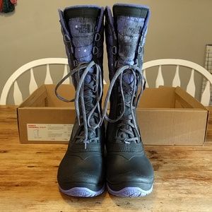 **SOLD**Woman's North Face Boots